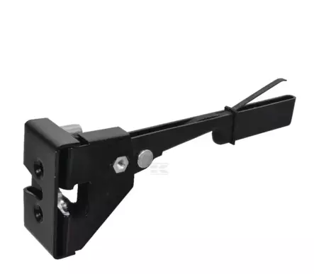 Oven lukko oikea Massey Ferguson - Ohjaamo ja kori - 3804662M1 - 1