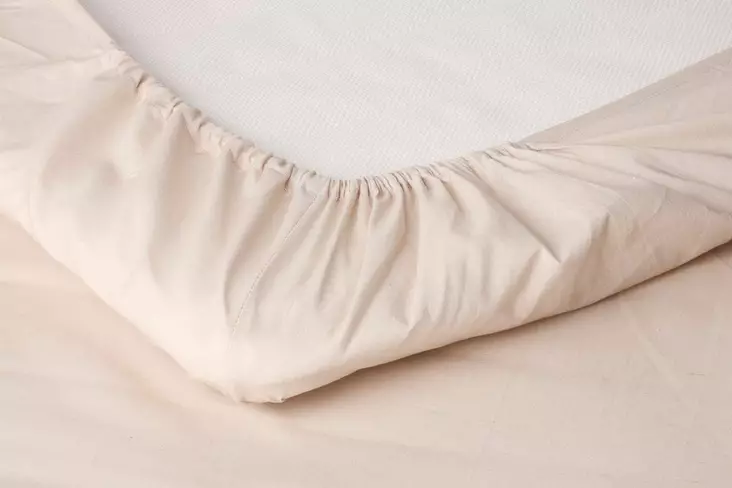 Muotoonommeltu lakana 80-90x200+25 cm beige - Saunatarvikkeet - 6410416334141 - 1