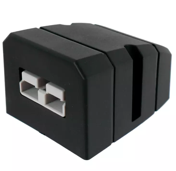 Arctic Marine Trukkiliitin 50A kotelolla pinta-asennus - Muut veneilytuotteet - 6418536032671 - 1