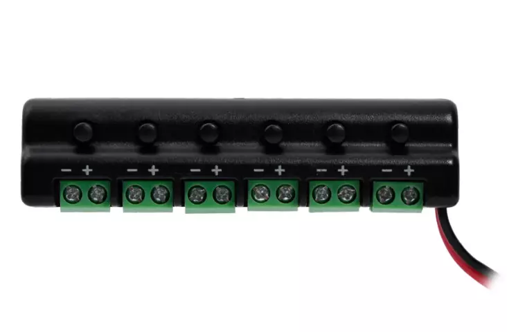 Axxel Jakotukki 12V ON/OFF 6-porttinen kytkimillä - Autosähkötarvikkeet - 6438152082881 - 1