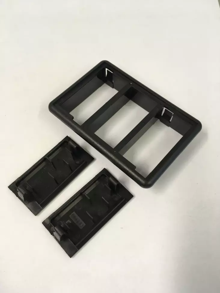 Asennuspaneli 3:lle katkaisijalle - Autosähkötarvikkeet - 6419943240802 - 1