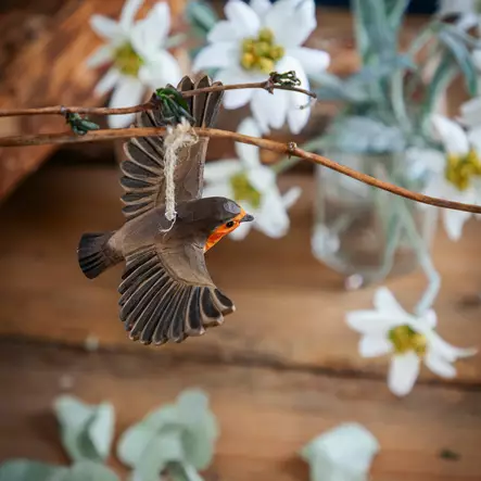 Wildlife Garden Forest Décor - Punarinta lennossa - Luontoaiheiset tuotteet - 7350054767248 - 2