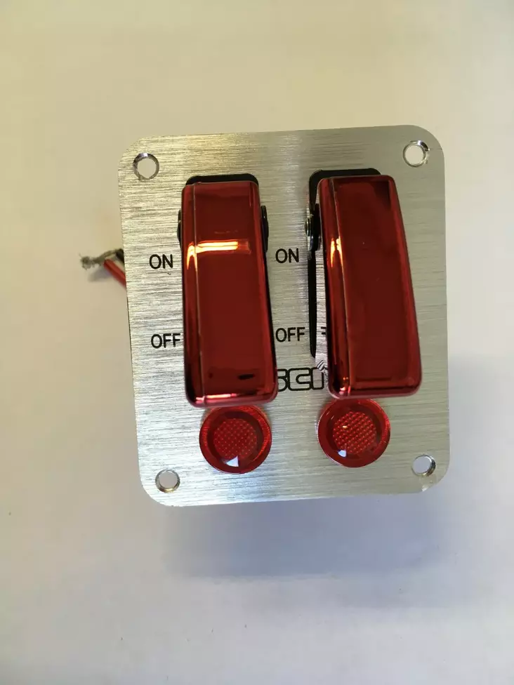 Vipukatkaisijapaneli 80x69mm - Autosähkötarvikkeet - 6419943542333 - 1