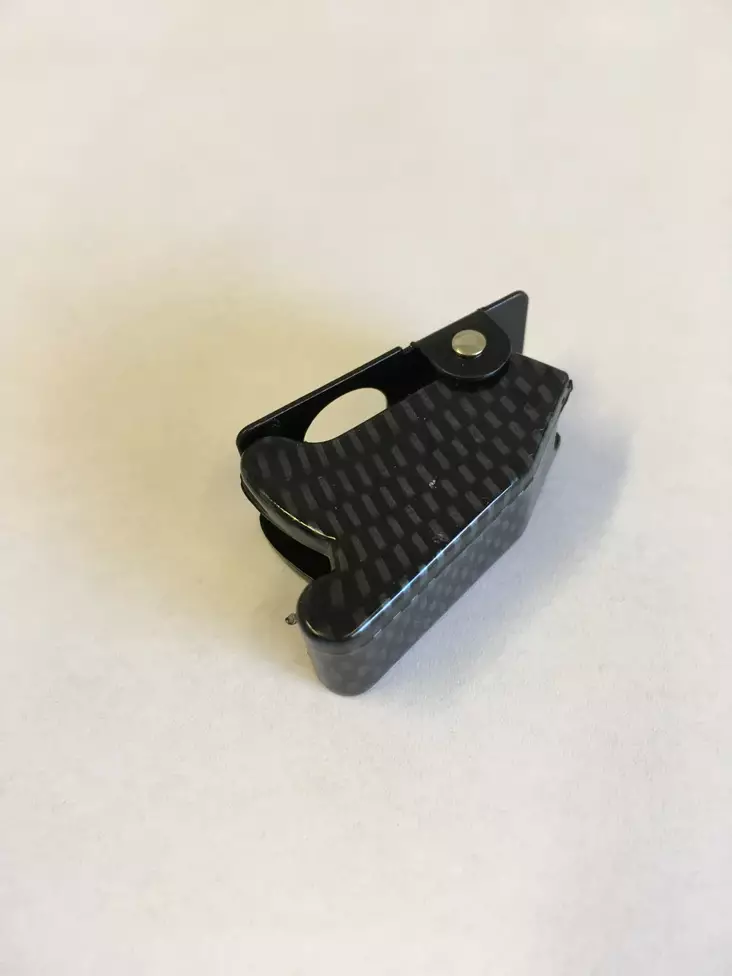 Vipukatkaisijan suojus hiilikuitu - Autosähkötarvikkeet - 6419943371285 - 1