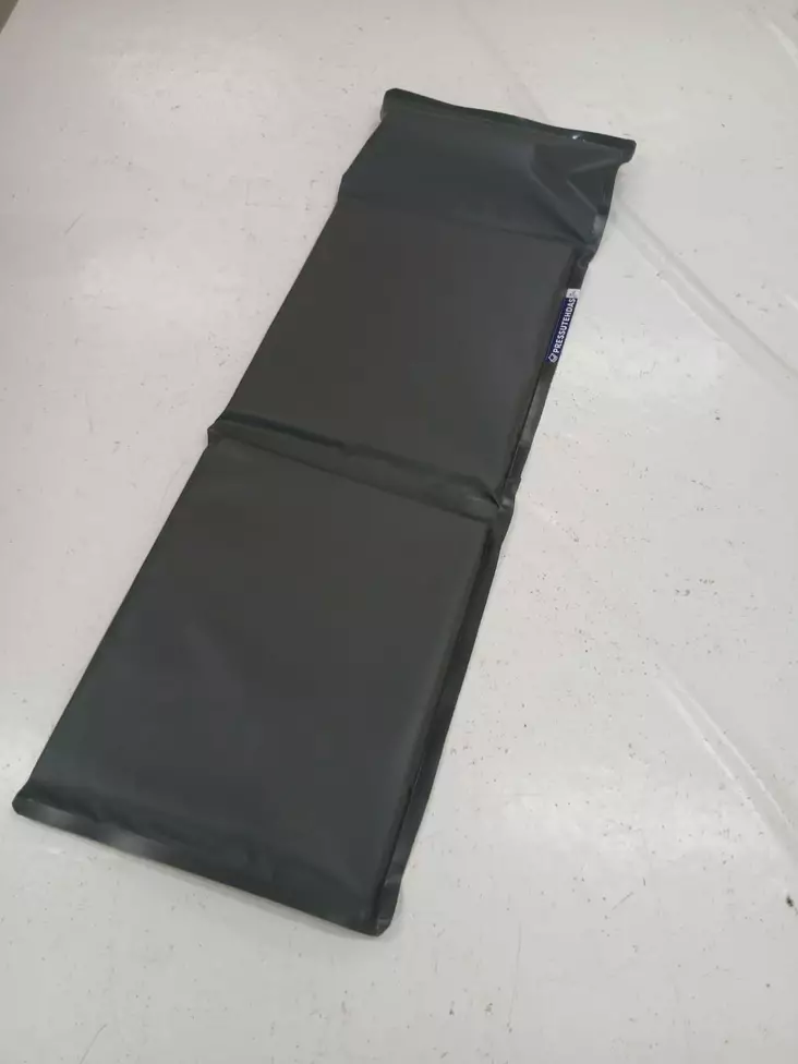 Huoltomiehen asennusmatto tyynyllä - Peitteet, pressut - svm0000304506 - 1