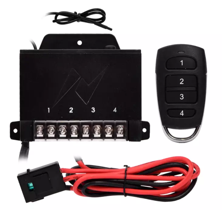 Axxel Jakotukki kaukosäätimellä 12V 4 kanavaa - Autosähkötarvikkeet - 6438152082898 - 1